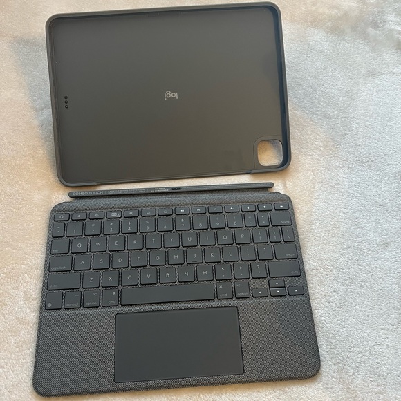 Tablet Case with keyboard-Logitech - Picture 5 of 10